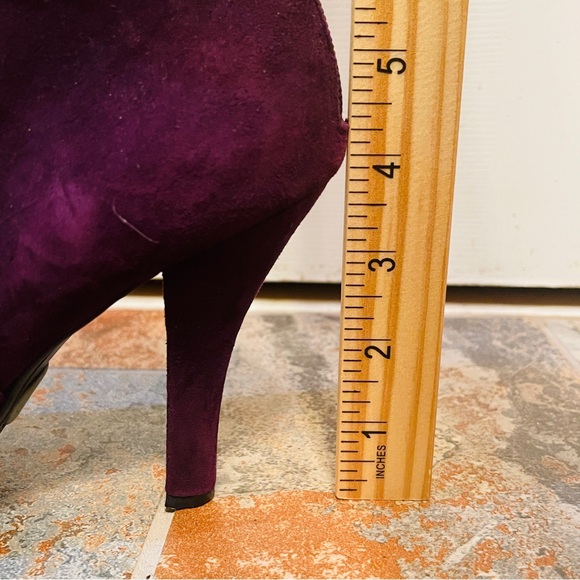 🍇Fabulous Purple Suede Ruffled Top Zip Stiletto Ankle Booties! - Picture 9 of 15